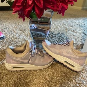 Purple Nike air max size 3.5 youth/ 5 women’s